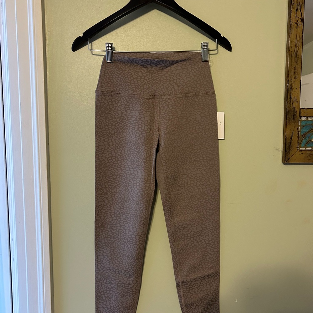 BRAND NEW BEYOND YOGA LEGGINGS